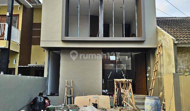 Rumah Kontemporer Full Furnished Dekat Stadion Maguwo Jogja. 10 Menit Dari Kampus Upn 1