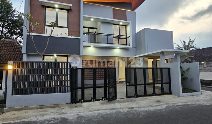 Strategic Contemporary House Near Jombor, Jogja City Mall, UGM Hospital. Tlogoadi Mlati Sleman Jogja 2
