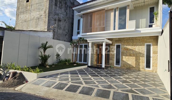 Large Strategic Luxury House Near Hyatt Hotel Palagan Jogja 2