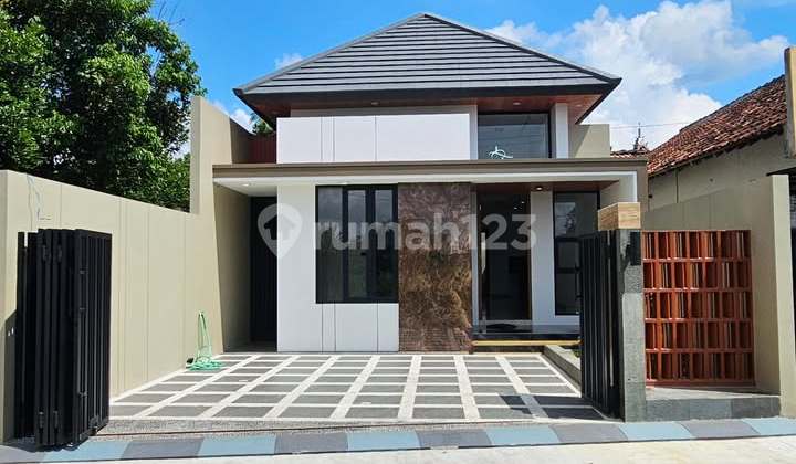 Rumah Besar View Sawah Jl Kaliurang Km 10 Dekat Resto Pawon Mbah Gito