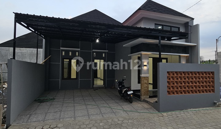 Rumah Carport 2 Mobil Dalam Perum Dekat Stadion Maguwoharjo Jogja 2