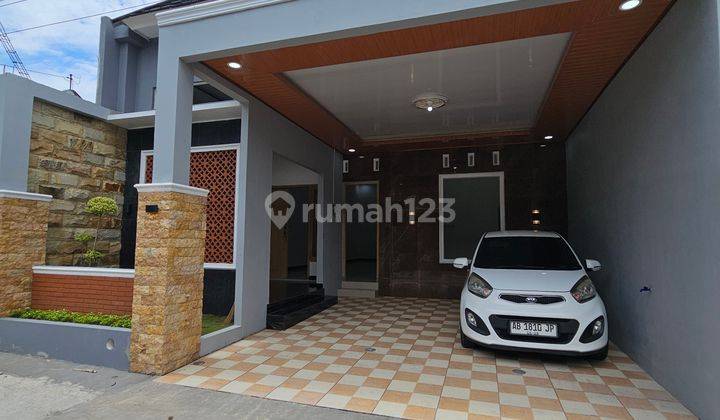 Rumah Besar Lapang Dekat Sd Model. 15 Menit Dari Pakuwon Mall 2