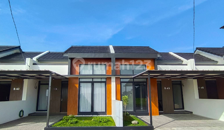 Ready-to-Occupy House with Bonus Furnishings, Attractive Price in the 400 Millions