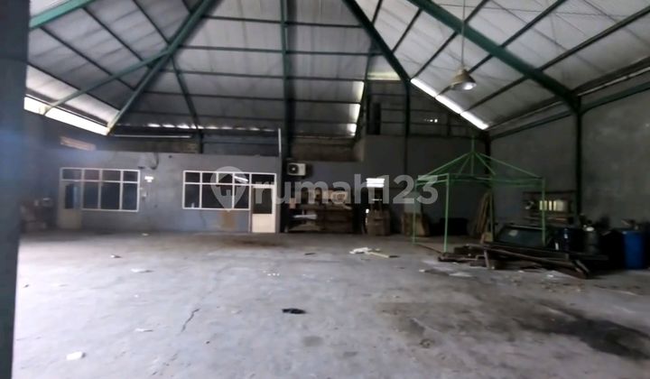 Warehouse with Several Room Areas in Renon Warehouse with Several Room Areas in Renon
