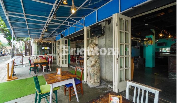 Toko Tepi Pantai area Seminyak Toko Tepi Pantai area Seminyak