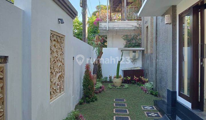 Villa 4 Bedrooms Enclosed Living Area Sanur 1