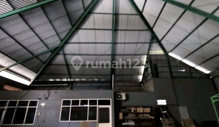Warehouse with Several Room Areas in Renon Warehouse with Several Room Areas in Renon