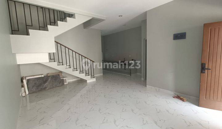 Rumah Baru Muara Karang 3 Lantai Rapi SHM 1