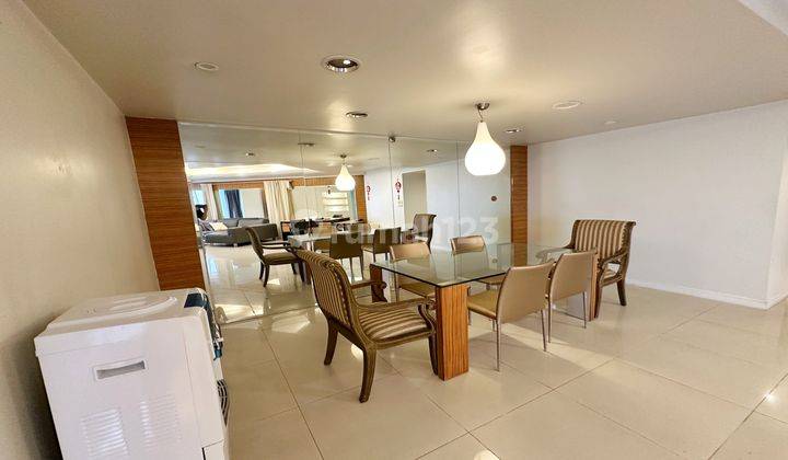 ruang makan kondominium taman anggrek furnish interior