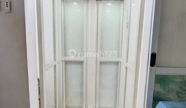 Rumah 3 Lantai Bagus Unfurnished SHM di Veteran Jakarta Selatan, Jakarta Selatan 2