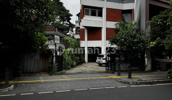 Ruko, 3 Lantai Cikini Jakarta Pusat Lokasi Strategis