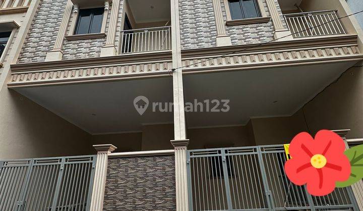 Jual rumah baru 3 lantai di Pademangan Timur, Jakarta Utara 1