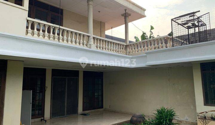 Jual rumah 2 lantai bagus & strategis di Kebayoran Lama, Jakarta Selatan 2