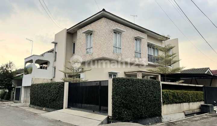 Rumah 2 Lantai Hook Jatibening Carport 4 Mobil Dekat LRT