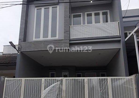 Rumah Baru Modern Minimalis 2 Lantai di Pondok Tjandra Sidoarjo  1