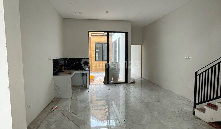 Rumah Baru Minimalis di Jemur Andayani Dekat Petra Carolus 2