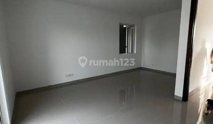 Rumah 2 Lantai Bagus Unfurnished SHM di Graha, Surabaya 2