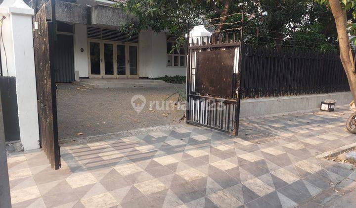 Rumah Bagus Unfurnished SHM di Taman Bungku Dekat Raya Darmo 2