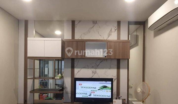 Rumah 2 Lantai Bagus Semi Furnished di Citraland, Surabaya 2