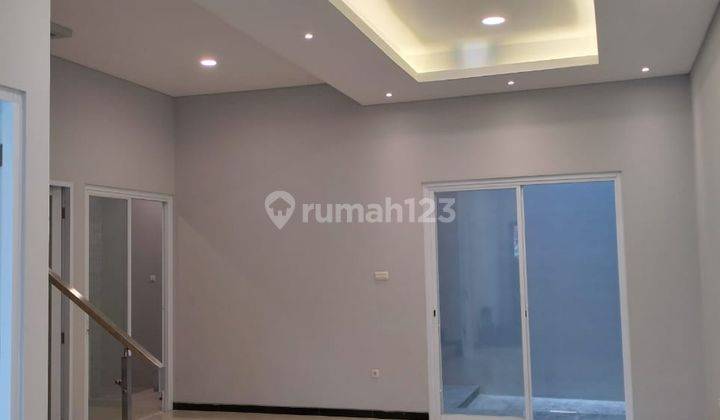 Rumah Baru Shm 2 Lantai Modern Minimalis di Mulyosari 2