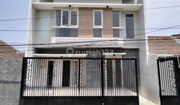 Rumah 2 Lantai SHM di Sutorejo Prima, Surabaya 1