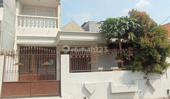 Rumah 2 Lantai Bagus Unfurnished SHM di Dukuh Kupang, Surabaya 1