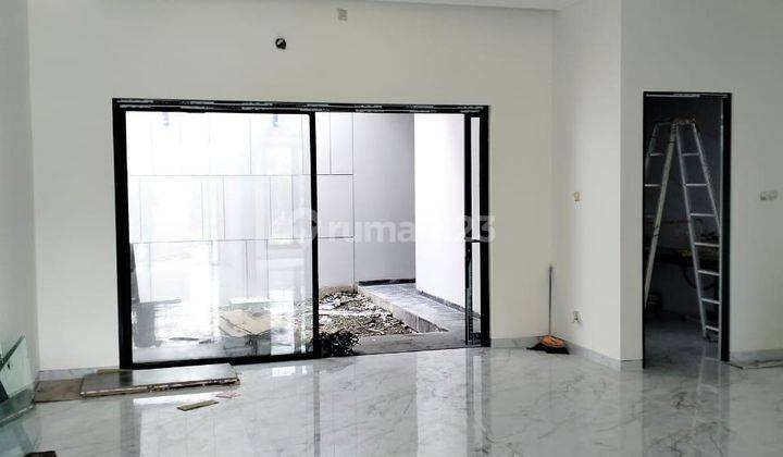 Rumah 2 Lantai Baru Unfurnished SHM di Manyar Kartika , Surabaya 2