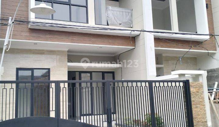 Rumah 2 Lantai Baru Unfurnished SHM di Mulyosari, Surabaya 1