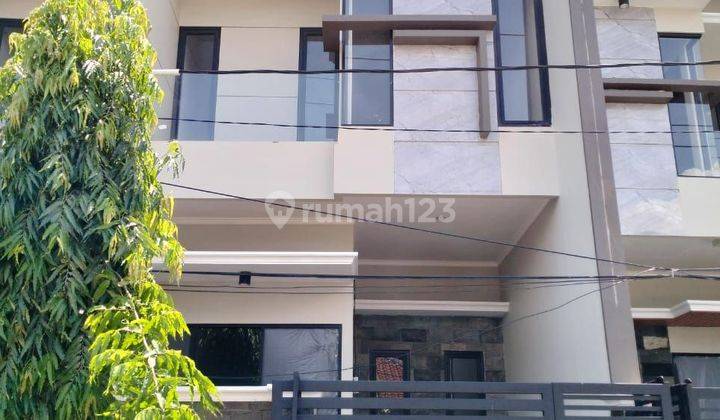 Rumah 2 Lantai Baru Unfurnished SHM di Mulyosari, Surabaya 1