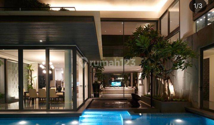 Rumah 3 Lantai Bagus Furnished SHM di Pakuwon Indah Dekat Graha 1