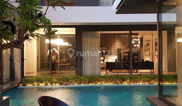 Rumah 3 Lantai Bagus Furnished SHM di Pakuwon Indah Dekat Graha 2