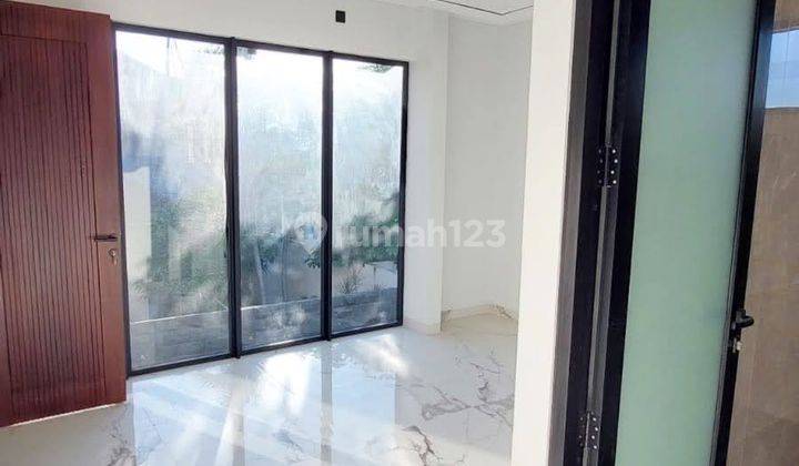 Rumah Minimalis Modern di Villa Bukit Indah vbi Pakuwon Indah 2