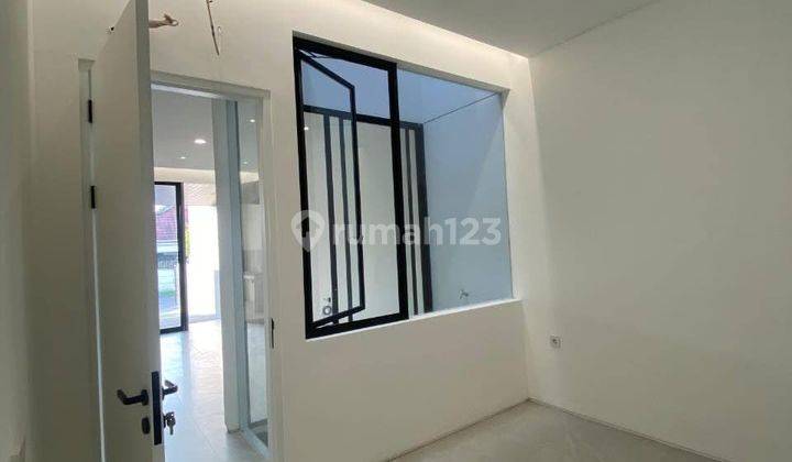 Rumah 2 Lantai Baru Row 4 Mobil Di Manyar Tirtoasri Dekat Sutorejo Pakuwon City 2