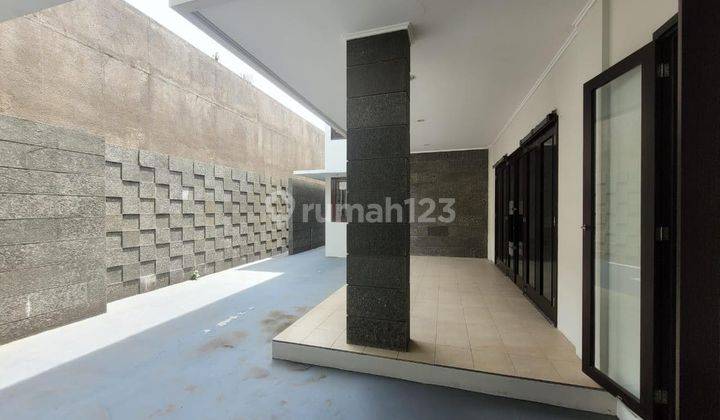 Rumah Kontrakan Mewah 2 Lantai Bagus Semi Furnished SHM di Graha 2