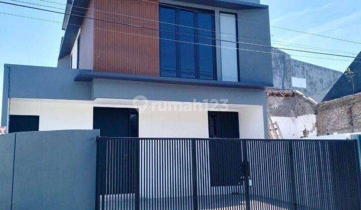 Rumah 2 Lantai Baru Unfurnished SHM Di Perumahan Babatan Pantai 1