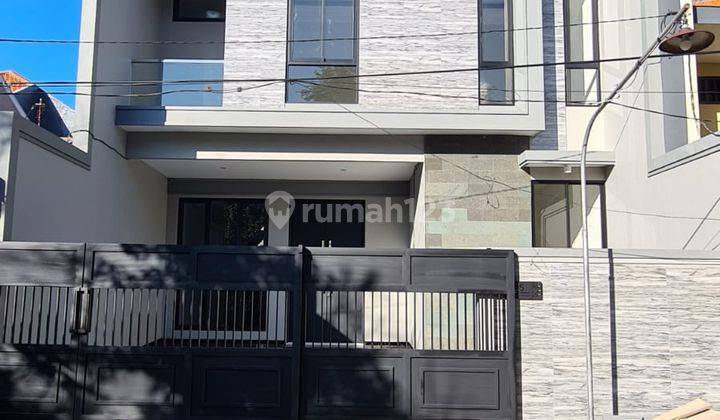 Rumah 2 Lantai Siap Huni Di Mulyosari Depan Taman 1