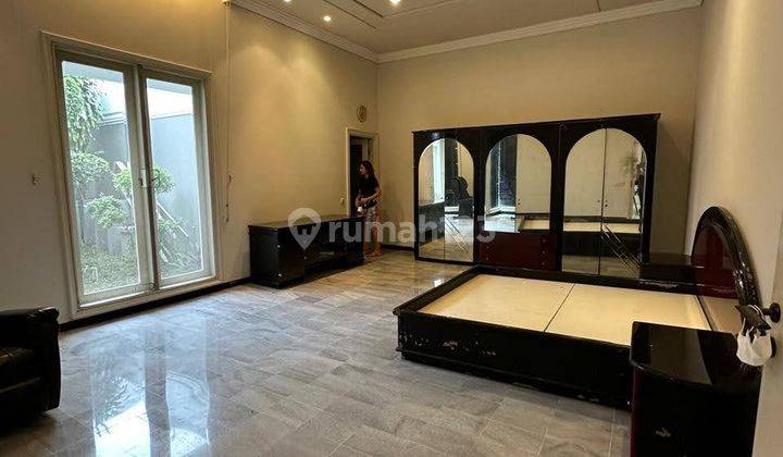 Rumah 2 Lantai Bagus Semi Furnished SHM di Taman Gading Pantai Dekat Pakuwon Sutorejo 2