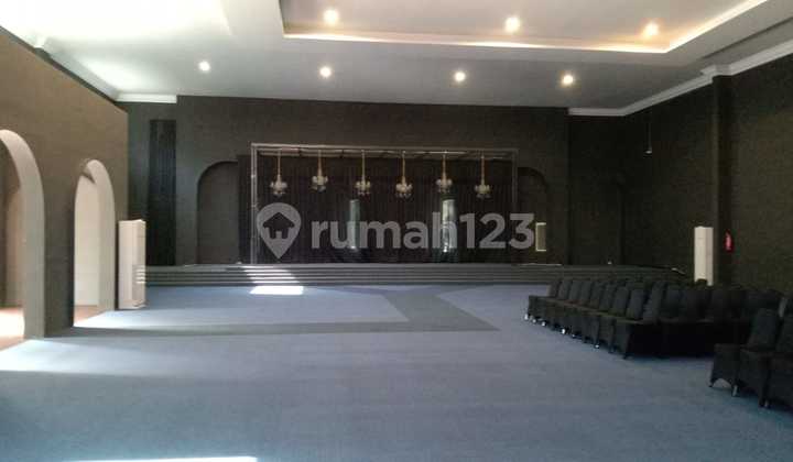 Disewakan Gedung Mewah di Ngemplak Dekat Grand City Kertajaya Raya Darmo