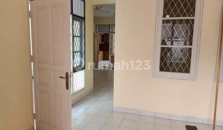 Sewa Rumah Bagus Siap Tempati di Taman Harapan Baru (22221 Li) 2