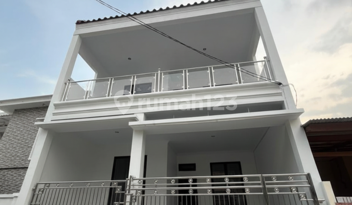 Siap Huni Rumah 4 Kamar Tidur di Harapan Indah (13694 MAR)