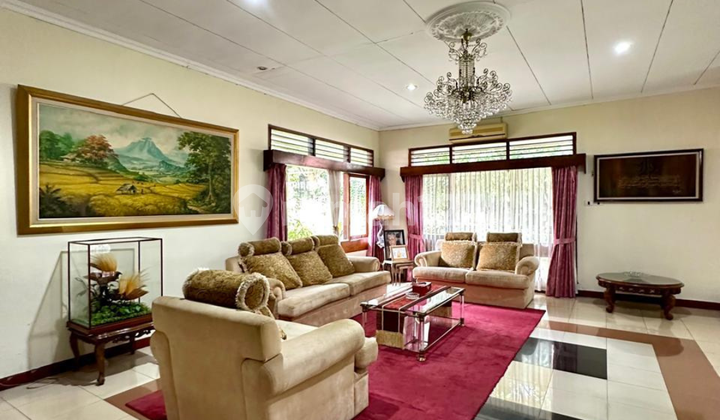 Dijual Rumah Lama Bangunan Kokoh dan Mewah Cocok untuk Usaha Kantor dan Showroom Lokasi Strategis di Kemang Jakarta Selatan 2