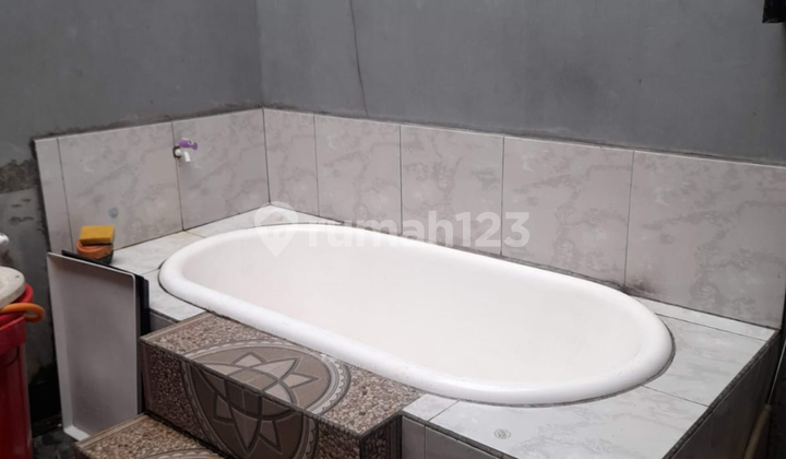 For Sale House in Pitara Jaya Housing, Strategic Location, Price Reduced in Pancoran Mas, Depok 2