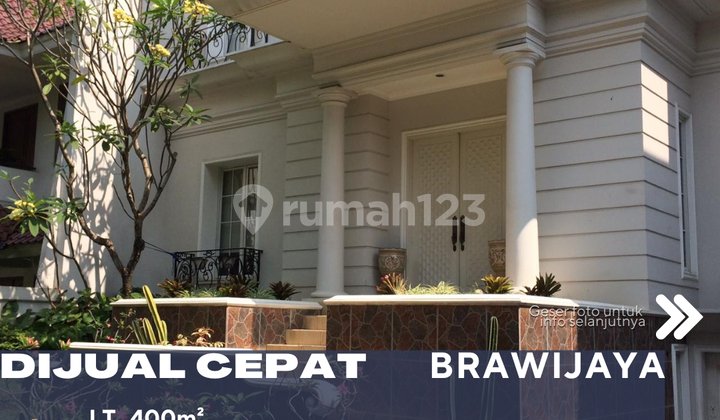 Kebayoran Baru South Jakarta Selling Luxurious House by the Main Road