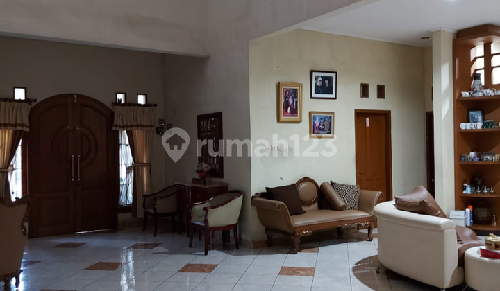 Dijual Rumah Taman Luas Samping Jalan Raya di Jatiasih Bekasi 2