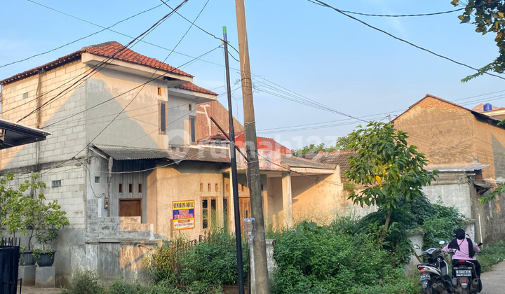 Quick Sale Corner House in an Affordable Housing Complex in Cilodong Depok 2