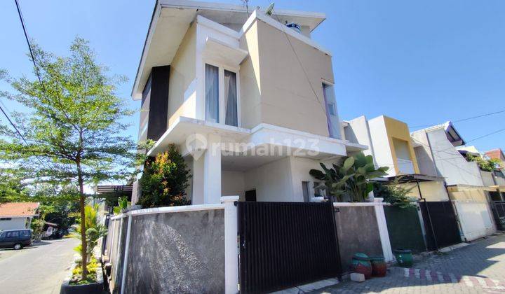 Rumah 2 Lantai Bagus Unfurnished SHM di Semolowaru Elok, Surabaya 1