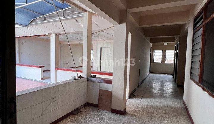 Jual rumah tengah kota cocok untuk cafe kantor salon.etc 2