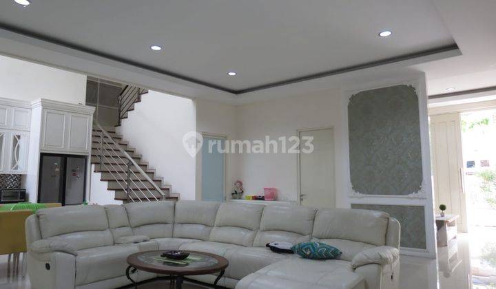 Rumah Bagus Semi Furnished SHM di San Antonio, Surabaya 1