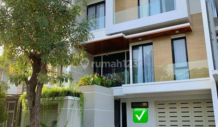 Rumah 3 Lantai Bagus Furnished di Pakuwon Indah The Mansion, Surabaya 1