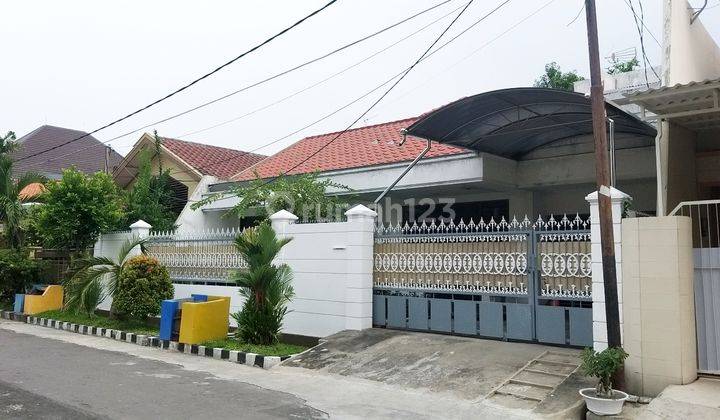 Rumah Bagus Unfurnished SHM di Kertajaya, Surabaya 1